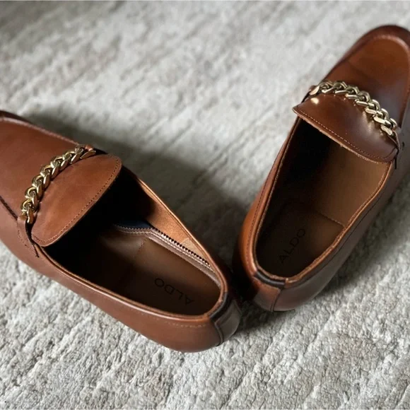Aldo Sleek Tan color Loafers with chain detail Sz 10 - Picture 6 of 9